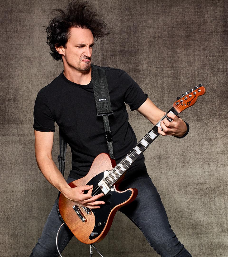 Joe Duplantier plays DiMarzio 3inch Cliplock®