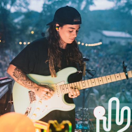 Tash Sultana plays DiMarzio