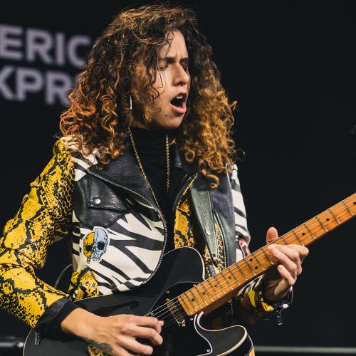 Sus Vasquez plays DiMarzio pickups